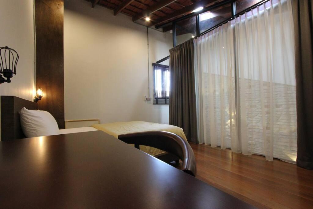 3 Jambatan Steps To Jonker & Riverside Holiday home *
