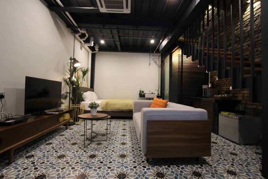 3 Jambatan Steps To Jonker & Riverside *
