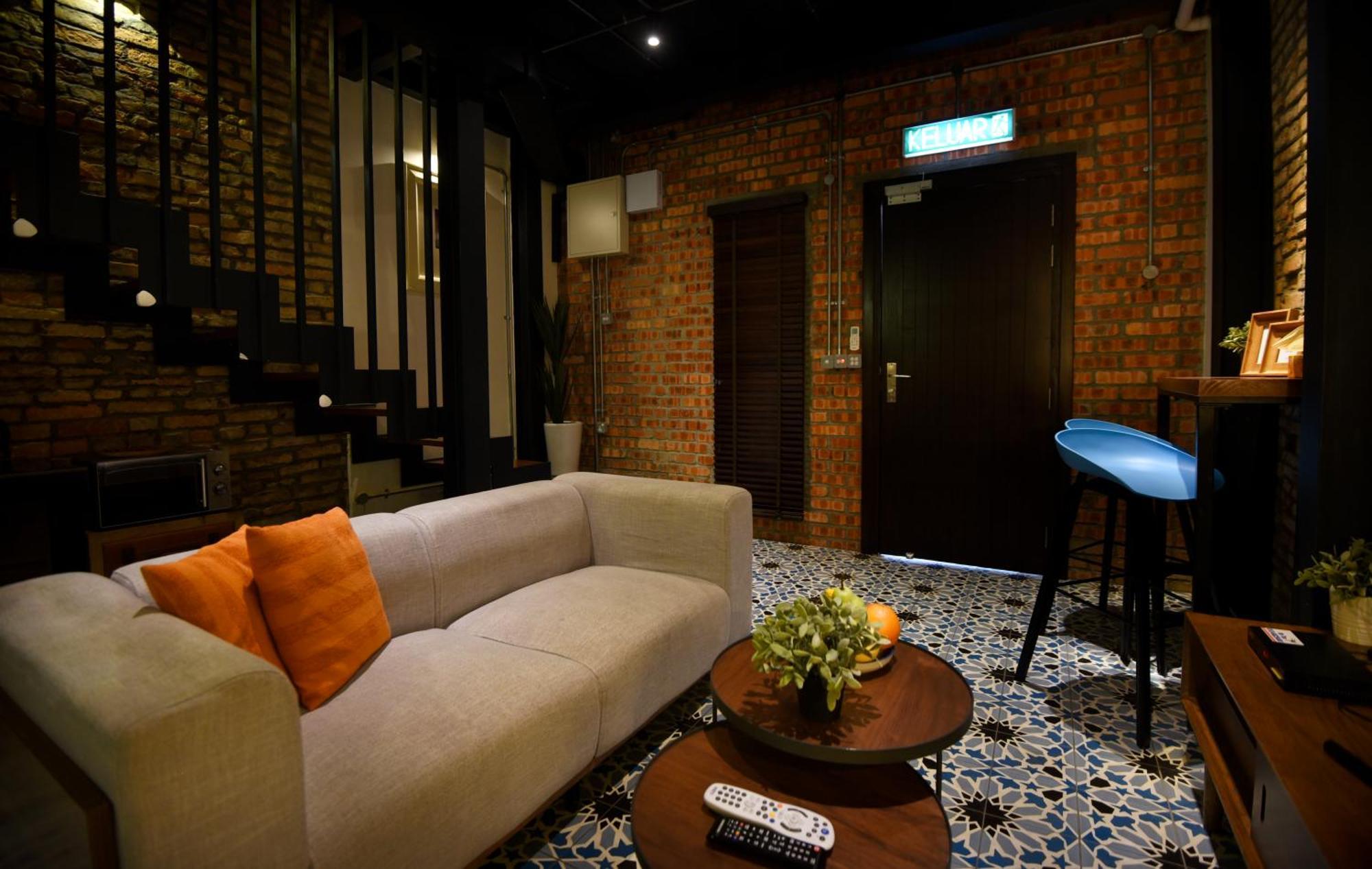 3 Jambatan Steps To Jonker & Riverside Holiday home *